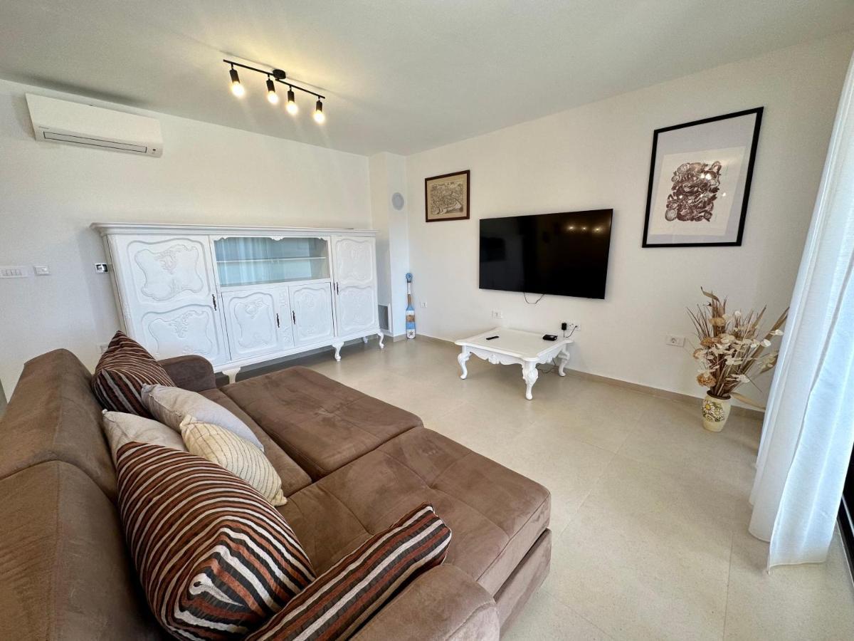 Appartement With Pool Mukalba